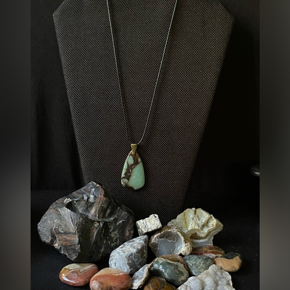 Gorgeous Green Chalcedony Pendant Natural Stone 1 1/4” x 2” Unique Shape - Picture 7 of 11